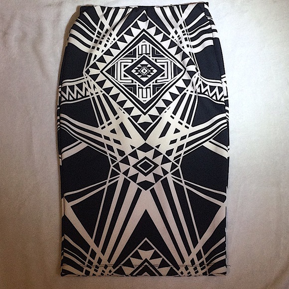 IZ Byer Stretch Aztec Abstract black & white Print Long Skirt - Picture 1 of 6